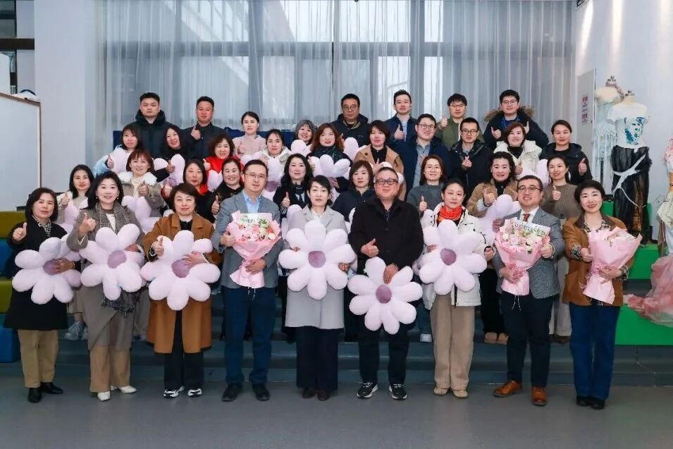 汇智国际港，同心绽芳华 | 新英才学校承办顺义区英才跨界论道活动